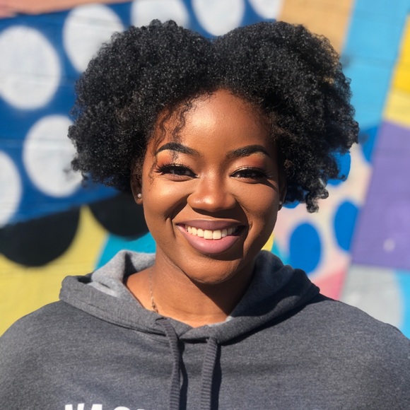 Meet your Posher, Roxy - Picture 1 of 1